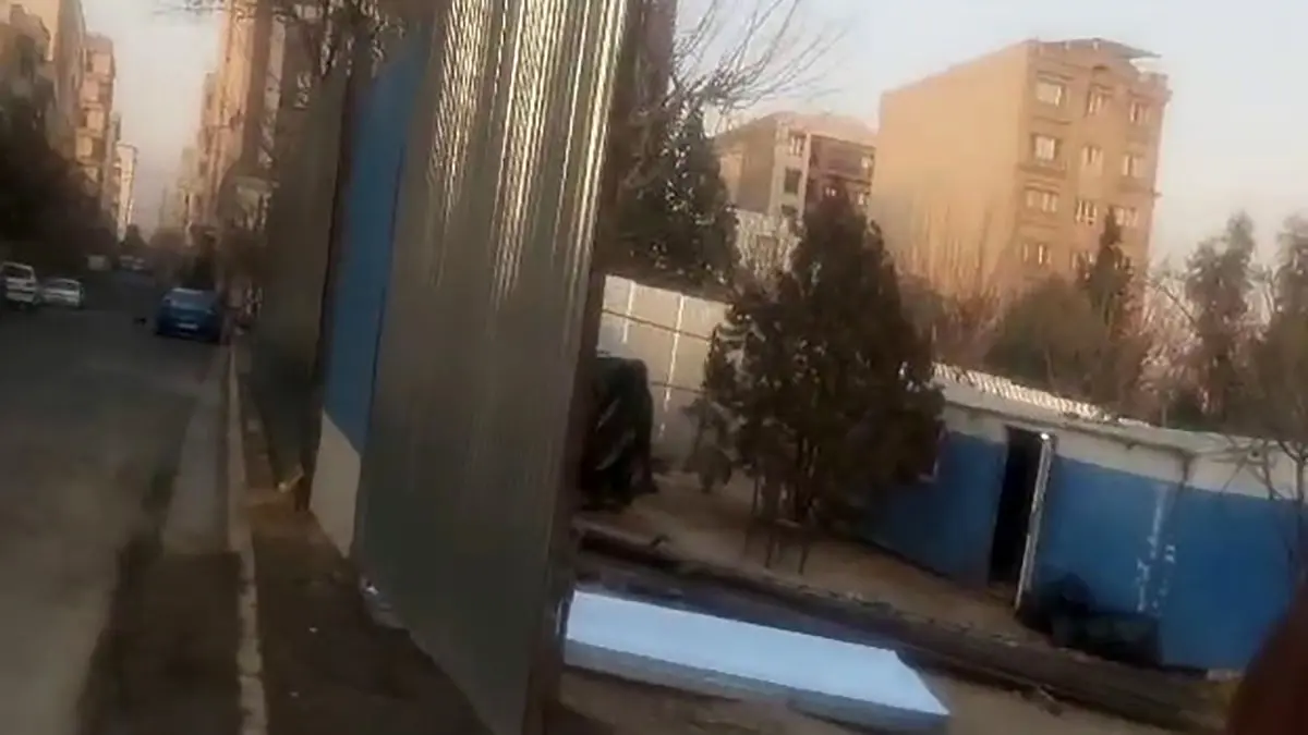 شهرداری تهران وسط پارک محلی کارگاه زده است / شهروندان نگران درختان پارک