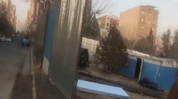 شهرداری تهران وسط پارک محلی کارگاه زده است / شهروندان نگران درختان پارک  + فیلم