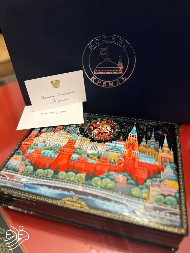 ولادیمیر پوتین، رئیس جمهور روسیه به مناسبت تولد ماریا زاخارووا، سخنگوی وزارت خارجه این کشور هدیه‌ای ویژه را به او داد