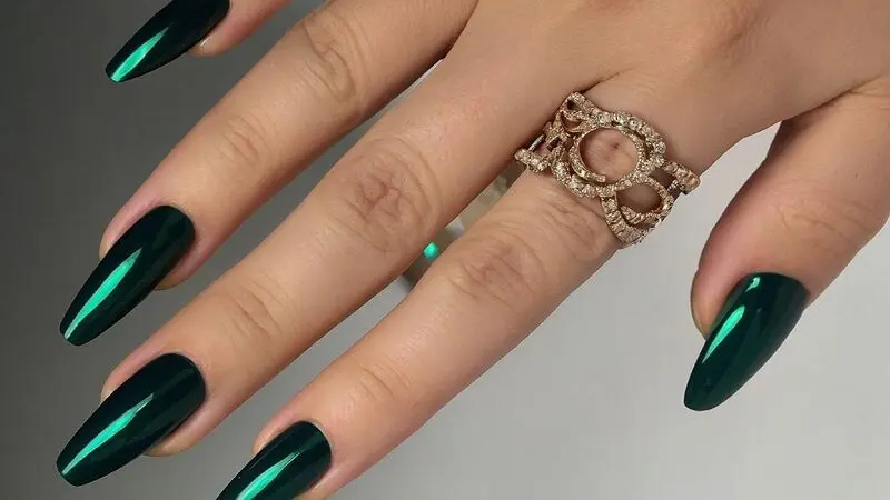 طراحی ناخن یلدایی ساده 1