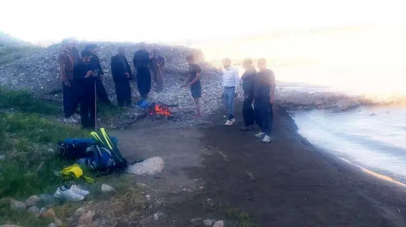 عکس کشف جسد جوان هلیلانی بعد از غرق شدگی در رودخانه 