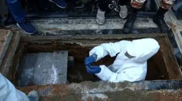 عکس/ چهره غمزده علی دایی و محمد علیزاده در مراسم تشییع علی انصاریان/ رفاقت رو حقش تموم کردن