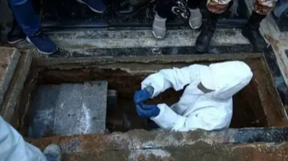 عکس/ چهره غمزده علی دایی و محمد علیزاده در مراسم تشییع علی انصاریان/ رفاقت رو حقش تموم کردن