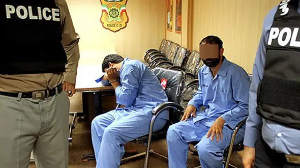 دستگیری دزدان مسلح بانک های مشهد که هر 7 روز به یک بانک حمله می کردند / این دزدان فقط روزهای گرم سرقت می کردند