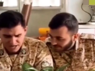 فیلم آوازخوانی احساسی سرباز ایرانی با آهنگ ابراهیم تاتلیس / قیافشو نبینی فک میکنی خود تاتلیس داره میخونه