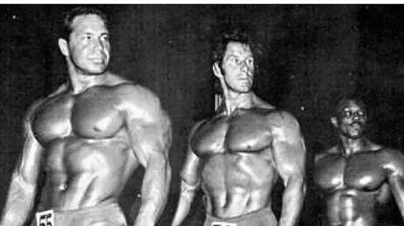 سه تن از بزرگانِ تاریخ در رقابت بدنسازی مستر‌یونیورس سالِ ۱۹۷۱
