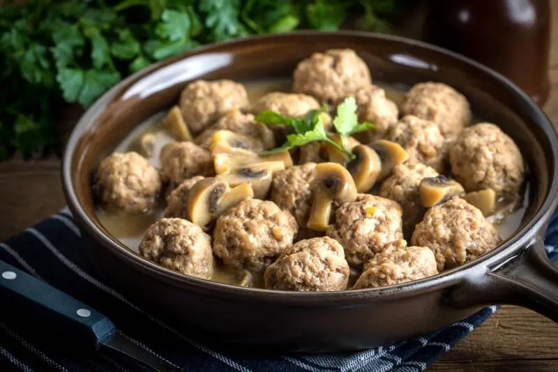 طرز تهیه کوفته با سس قارچ