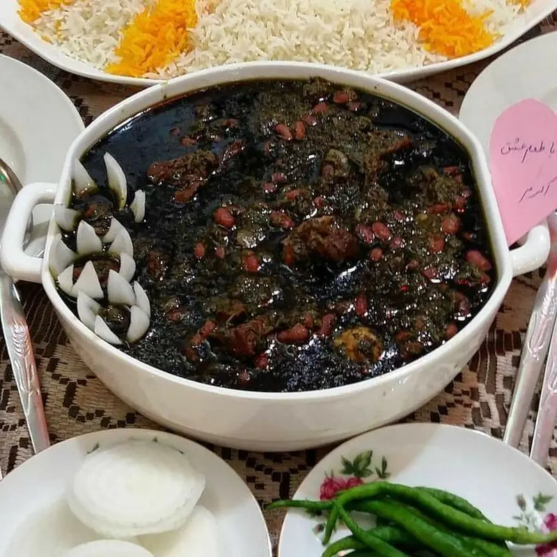 تزیین قورمه سبزی و برنج مجلسی تصویر