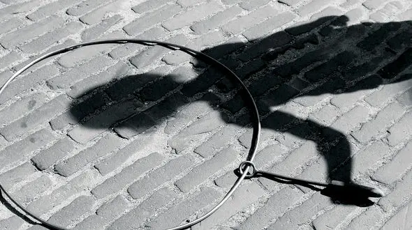 چگونه افراد ظلم پذیر می شوند ؟ 