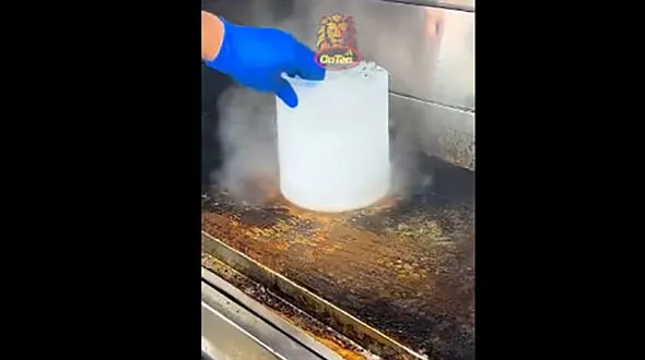 چگونه با یک ترفند خلاقانه سطح کثیف گاز را برق بیندازیم؟ + فیلم