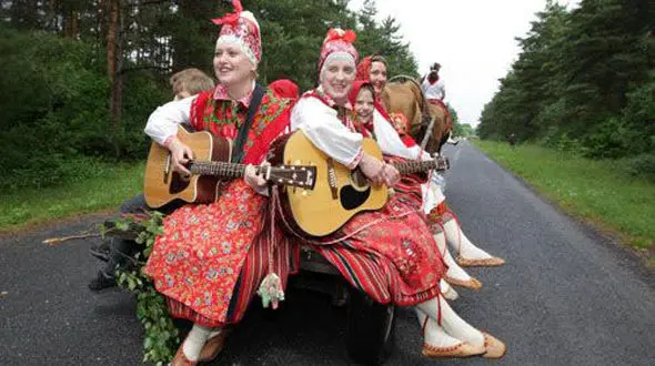 امپراطوری این جزیره در دست زنان است+عکس