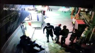 فیلم صحنه تاسفبار حمله اوباش چماق به دست به یک خانواده در رباط کریم / پلیس آنها را دستگیر کرد