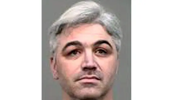 دختری 17 ساله در محراب کلیسا از کشیش آبستن شد + عکس