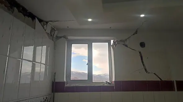 زلزله در فارس باعث تعطیلی مدارس شد / ریزش بافت فرسوده