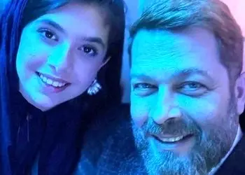 فیلم / نگاهی به خانه و زندگی  پژمان بازغی با سلیقه دخترانه نفس بازغی / پدر و دختر با این رنگ هارمونی تغییر دکوراسیون دادند /   از پرده ها و مبلمان خوشرنگ تا  گلیم دیواری قرمز گلی  و  لوستر عتیقه عهد بوقی