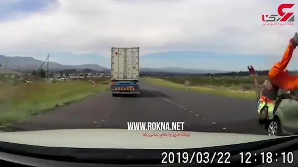 لحظه تصادف وحشتناک رفتگرجوان در بزرگراه + فیلم 16+