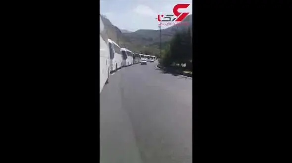 اعتراض  رانندگان اتوبوس به ممنوعیت تردد در جاده چالوس+فیلم