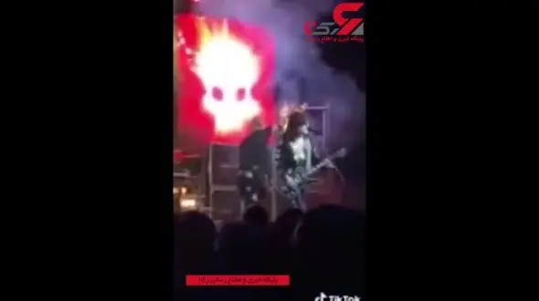 فیلم وحشتناک از آتش گرفتن خواننده معروف در محل کنسرتش +فیلم