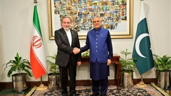 آغاز گفتگوی دیپلماتیک عراقچی و پاکستان