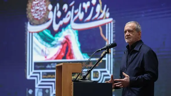 سخنی که موجب تفرقه شود، آب ریختن به آسیاب دشمن است/ مذاکرات با عزت و اقتدار پیگیری می‌شود