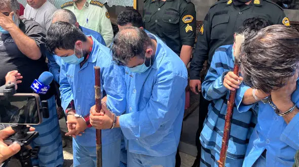 فیلم بازسازی صحنه حمله 10 شرور به قهوه خانه حسن آباد + گفتگوی رکنا با اشرار