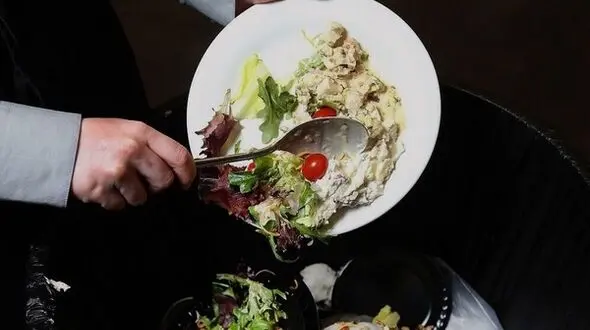 یک‌سوم غذای تولیدشده در ایران هدر می‌رود؛ هشدار وزارت بهداشت درباره دورریز غذا