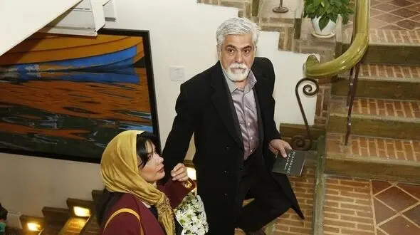 عکس ها / نگاهی به چیدمان شاهانه و ایرانی‌پسند خانه حسین پاکدل و زن زیبایش عاطفه رضوی/ از مبلمان مدرن و پرده‌های اعیانی تا ویوی ابدی و کتابخانه 