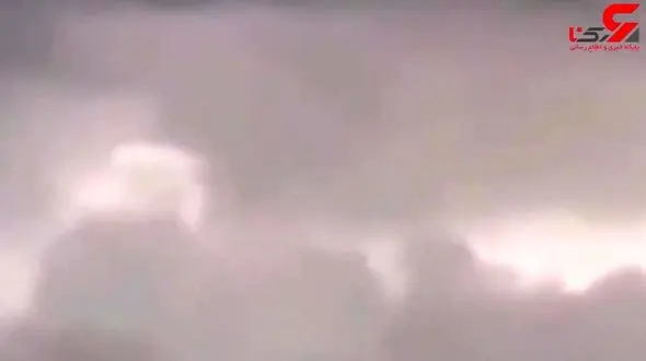 به پرواز درآمدن موجودی عجیب و نورانی در آسمان+ فیلم