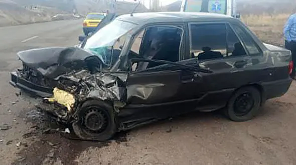 تصادف مرگبار پراید و تیبا در جاده میانه / شاخ به شاخ شدند 