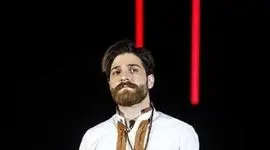 دانلود آهنگ حمید هیراد/  آواز «عاشقانه میزند دل به سینه سنگ تو» + متن کامل