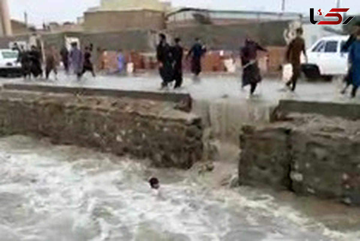 فیلم نفسگیر از  نجات جان مرد جوان از سیل ویرانگر زاهدان / ببینید