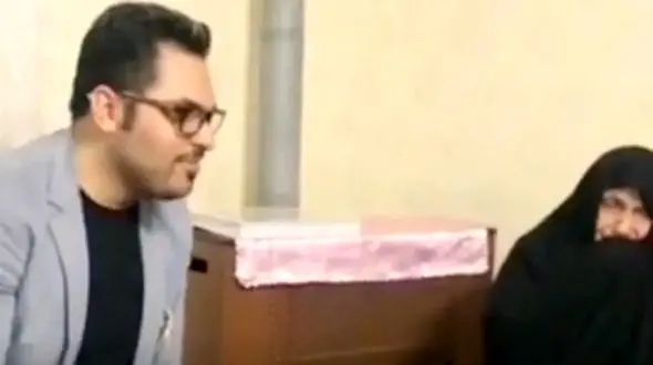 فیلم آواز احساسی پسر با صدای فرشته ای اش برای مادر پیر ! / گریه های مادرش جهانی شد !