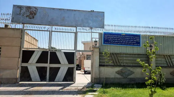 مبارزه فرضی زاکانی با کاسبان آسیب همچنان ادامه دارد / شهرداری پناهگاه زنان بی سرپناه شوش را بست ! + عکس