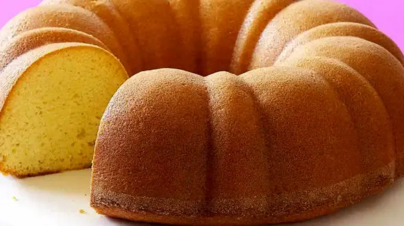 کیک وانیلی خانگی با طعم فراموش‌نشدنی