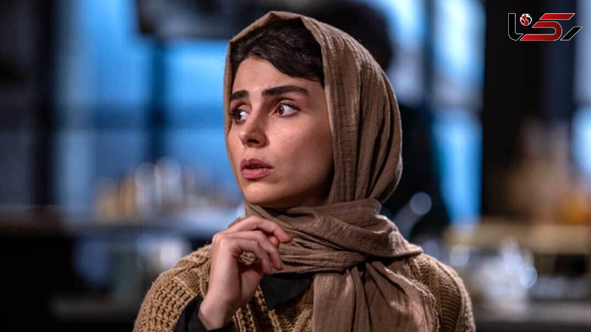 تغییر چهره لاله مرزبان بازیگر سریال آبان در پشت دوربین / خانم بازیگر پشت فرمون یکی دیگه است! + عکس و فیلم