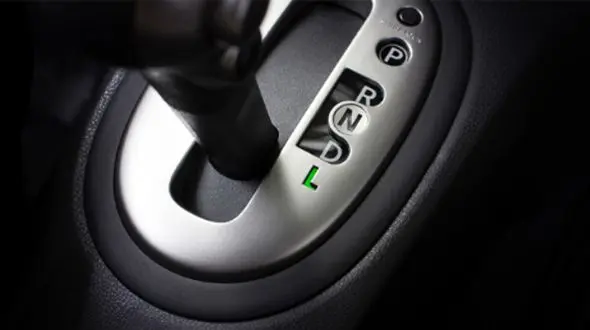 چرا و چگونه از دنده L در ماشین‌ های اتوماتیک استفاده کنیم؟