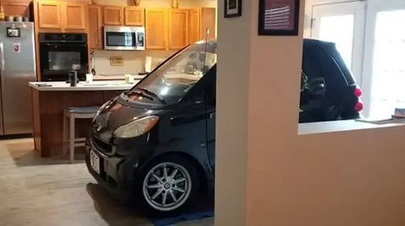  اقدام عجیب یک آمریکایی قبل از وقوع توفان! +عکس 