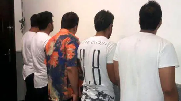 بازداشت هواداران مست تراکتور در جشن قهرمان ! / در ملا عام مشروب خوردند