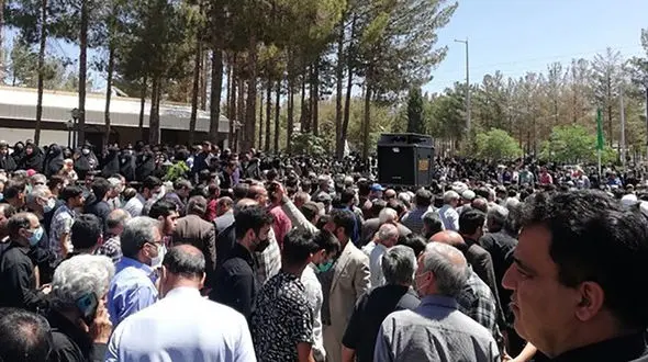 فیلم مراسم تشییع همسر و فرزند حامد سلطانی مجری تلویزیون در بیرجند / تلخ 