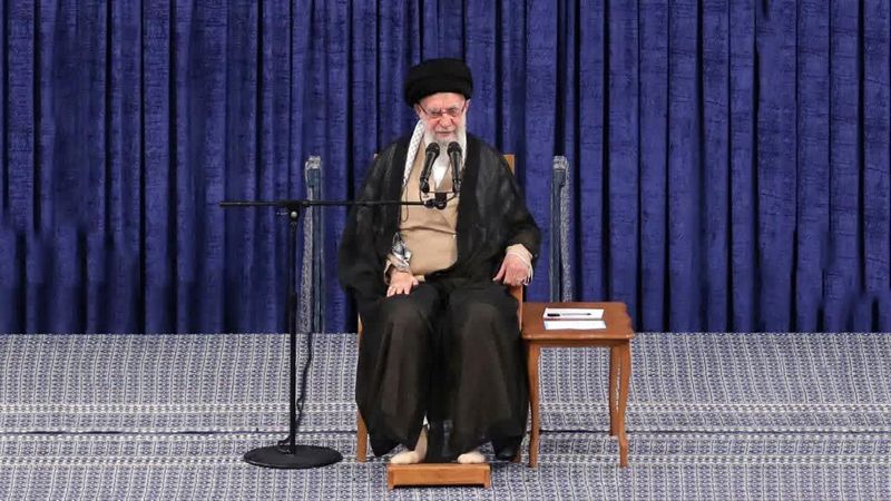 حضرت آیت الله خامنه ای ، رهبر انقلاب در دیدار با کارگزاران حج 