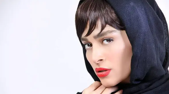 انتقاد یک شاعر از شعرخوانی جنجالی اندیشه فولادوند / شعرخوانی سلبریتی سینما را ببینید