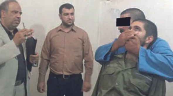 اعتراف قاتل به خفه کردن زن خیابانی در اتاق خواب / پلیس مشهد با یک تلفن قاتل را به دام انداخت+عکس متهم