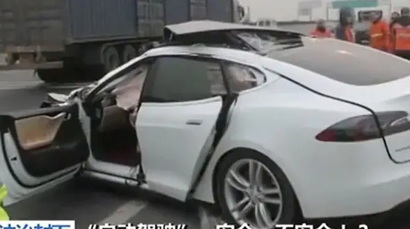 خودرو گران قیمت خودکار، راننده‌اش را به کشتن داد+عکس