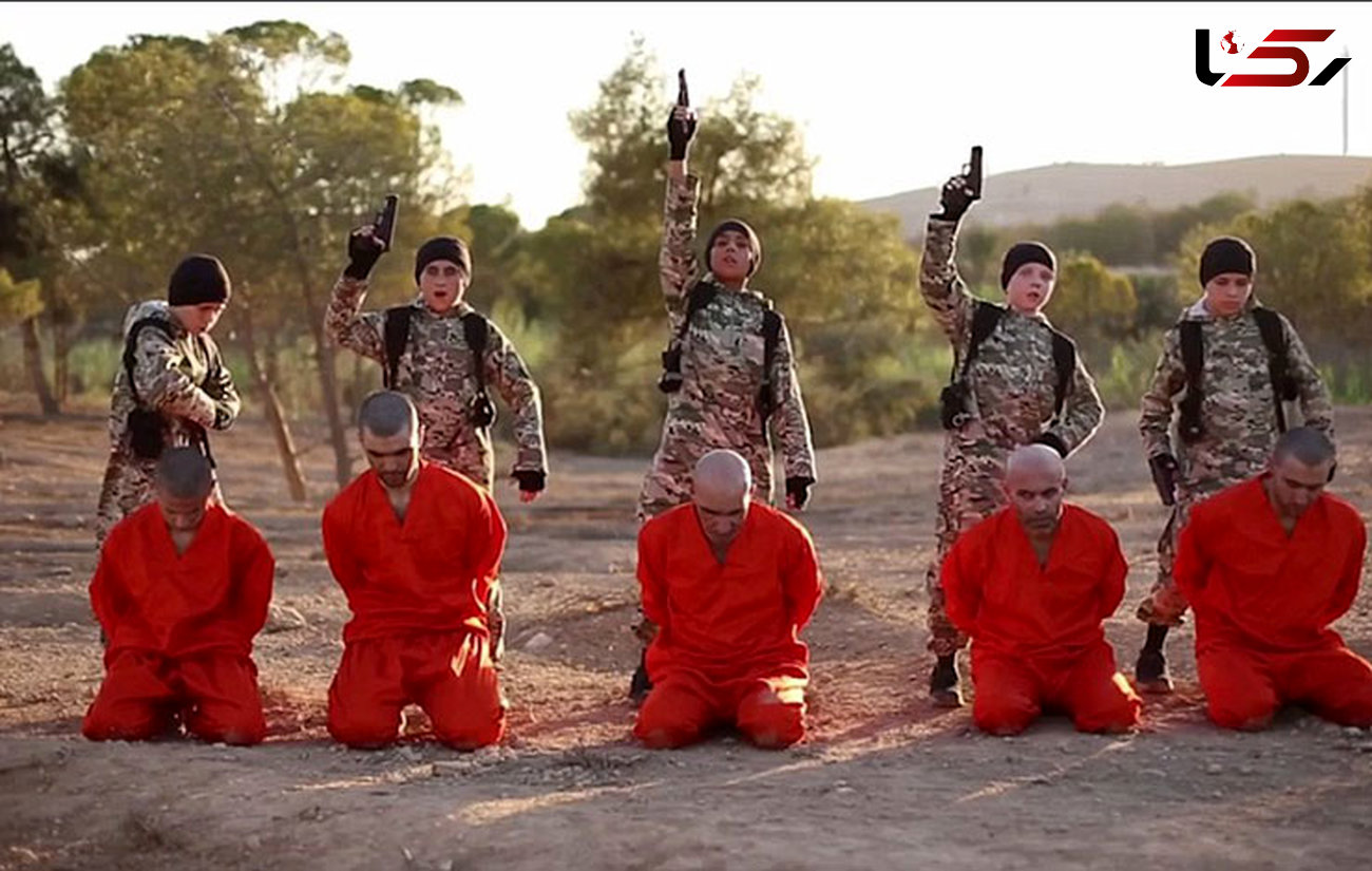 فیلم لحظه اعدام عجیب توسط 5 کودک داعشی / این 5 کودک به سر اعدامی ها شلیک کردند + تصاویر