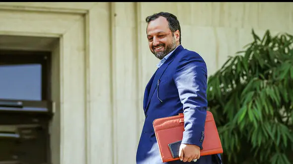 پشت پرده برکناری یا استعفای عشقی از سازمان بورس / کاهش فشارها بر وزیر اقتصاد!