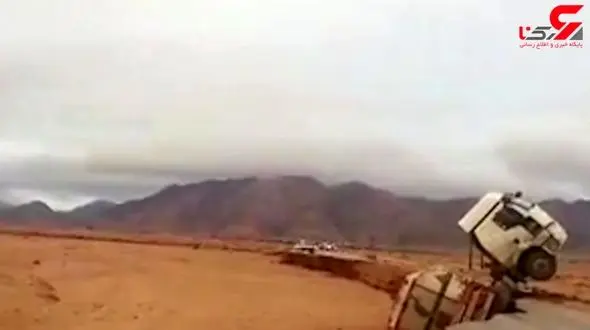 تریلی با بارش در جاده ده‌ محمد به عشق آباد در گل فرو رفت !+فیلم
