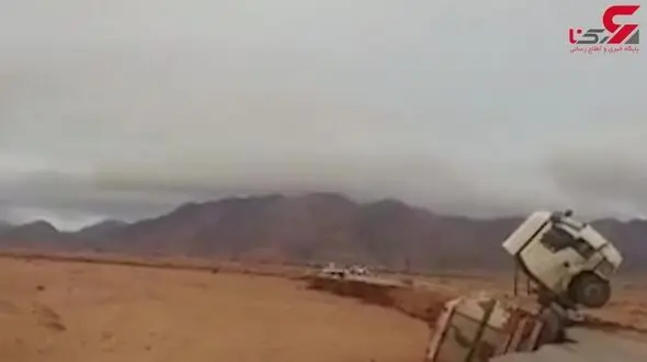 تریلی با بارش در جاده ده‌ محمد به عشق آباد در گل فرو رفت !+فیلم