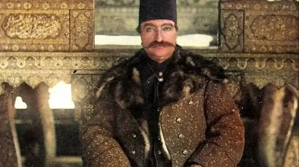 فیلم/ شعری که ناصرالدین شاه سروده و ارکستر پاریس می‌نوازد!/ کیه کیه در میزنه ...