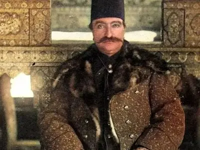 فیلم/ شعری که ناصرالدین شاه سروده و ارکستر پاریس می‌نوازد!/ کیه کیه در میزنه ...