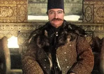 فیلم/ شعری که ناصرالدین شاه سروده و ارکستر پاریس می‌نوازد!/ کیه کیه در میزنه ...